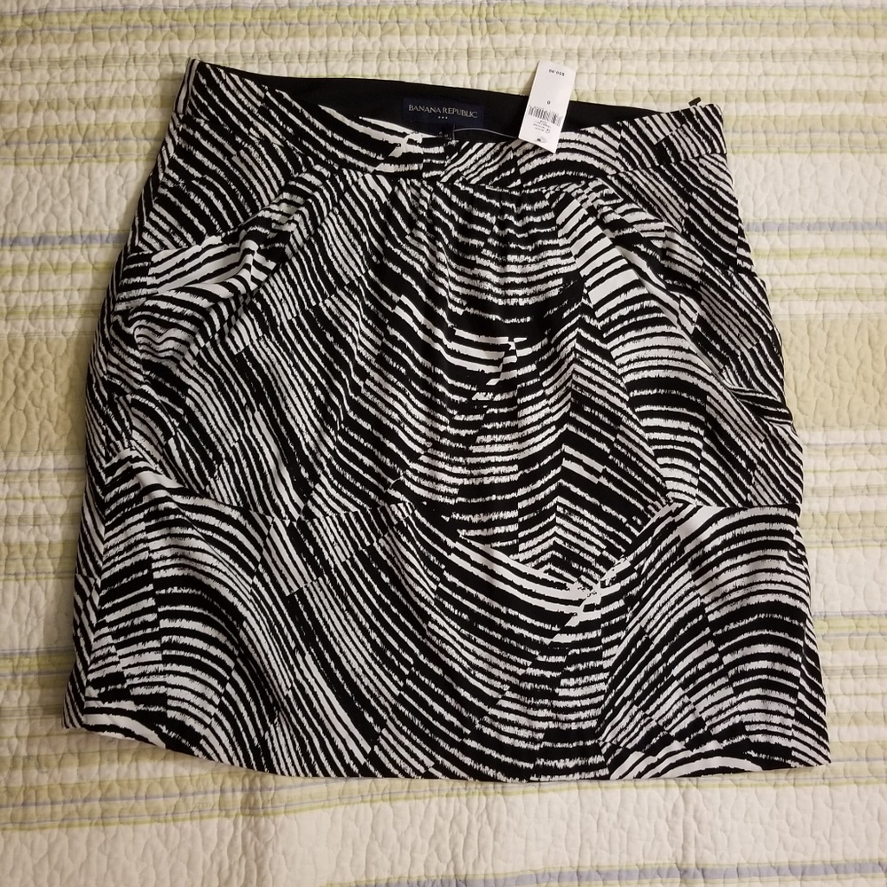 Banana republic pattern skirt with pockets